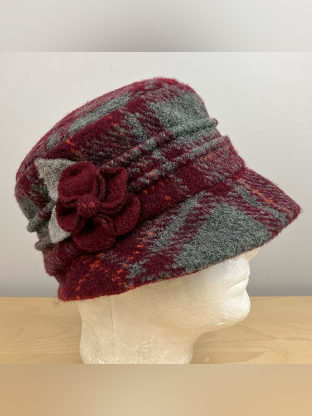 Guliana Women’s Newsboy Bucket Hat Wool Blend Side Flower Maroon Plaid Italy